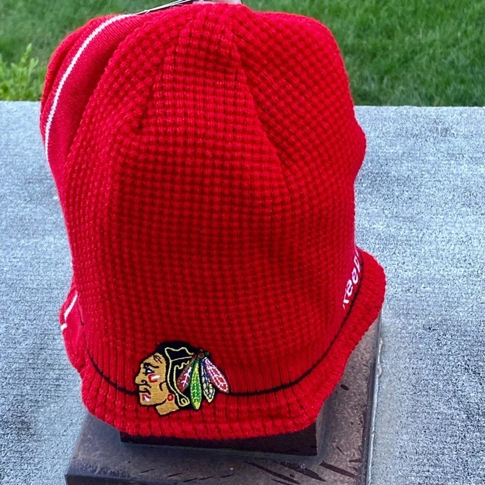 Chicago Blackhawks Hockey Girls‎ Red Reebok Reversible  Knit Hat New with Tags